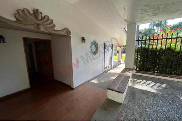 Foto de inmueble en Cda Tzompantle, Col. Palmira Tinguindin C.P. 62490, Cuernavaca
