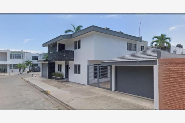 Foto de inmueble en Calle Huayacan, Col. Jardines de la Alameda C.P. 82123, Mazatlán