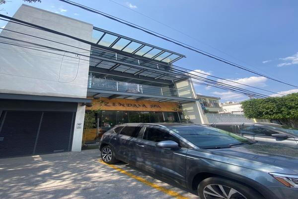 Foto de inmueble en Cto. Circunvalación Poniente, Col. Ciudad Satélite C.P. 53100, Naucalpan de Juárez