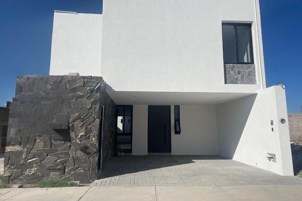 Foto de inmueble en Circuito la Estancia Av. Del Valle s/n salida a CalvilloBlvd. Lic. Adolfo Ruiz Cortines esq, Col. La Soledad C.P. 20326, Aguascalientes