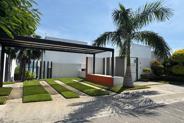 Foto de inmueble en CIRCUITO LAGO #99, LOMAS ALTAS TEQUES, Col. Tequesquitengo C.P. 62915, Jojutla