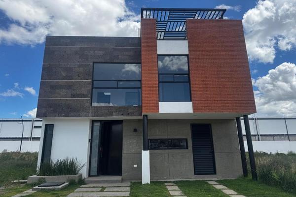 Foto de inmueble en Cto. Mina La Rica, Col. Real de Pachuca C.P. 42083, Pachuca de Soto