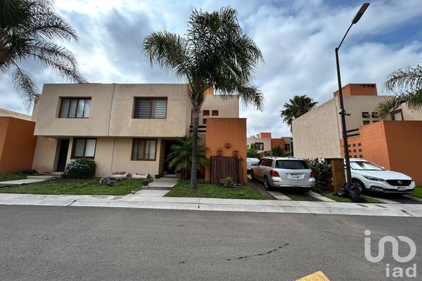 Foto de inmueble en Circuito Puerta del Sol, Condominio denominado Villa del Bosque, Col. Puerta Real C.P. 76910, Corregidora