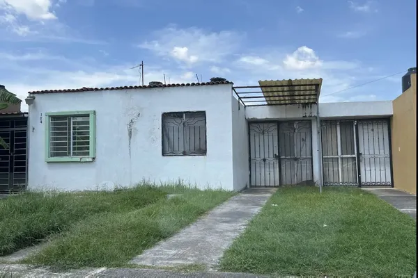 Foto de inmueble en CIRCUITO VALLE DE LAS GOLONDRINAS #182, Col. Valle Dorado C.P. 45653, Tlajomulco de Zúñiga