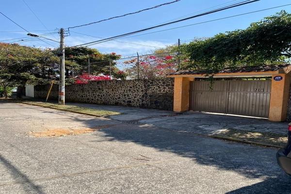 Foto de inmueble en Circunvalación Oriente, Col. Lomas de Atzingo C.P. 62180, Cuernavaca