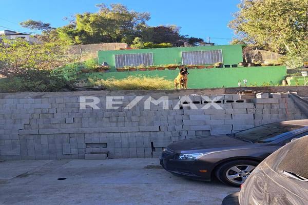 Foto de inmueble en CN LOS OLIVOS, Col. Pedregal de Santa Julia C.P. 22604, Tijuana