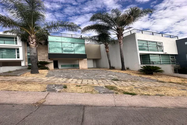 Foto de inmueble en Cocoteros #108, Col. Lomas de Gran Jardín C.P. 37134, León