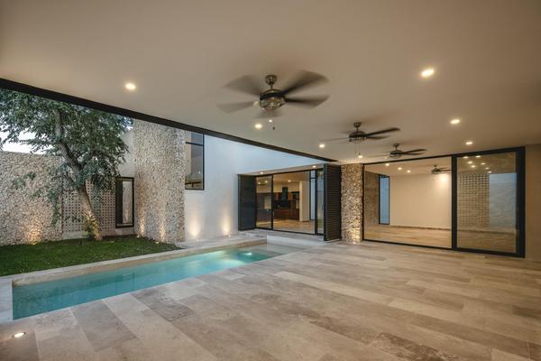 Foto de inmueble en  , Col. Cocoyoles C.P. 97305, Mérida