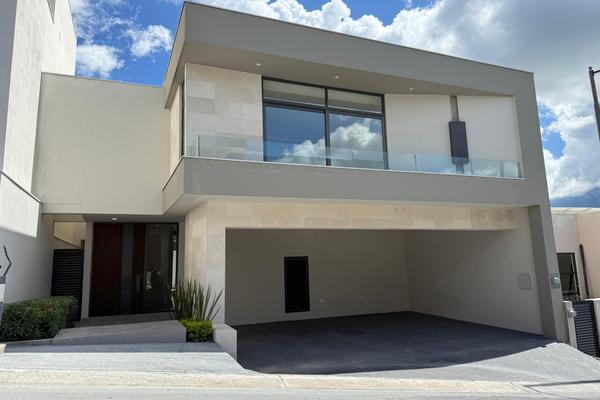 Foto de inmueble en  , Col. Colinas del Valle C.P. 64650, Monterrey
