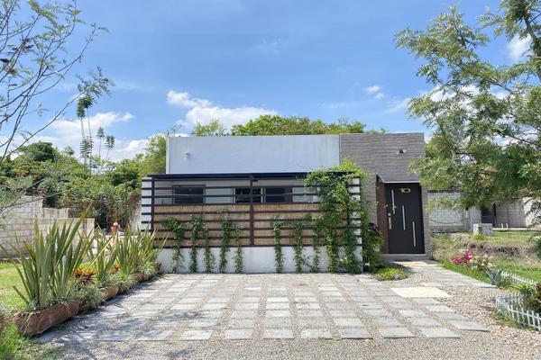Foto de inmueble en Conjunto Residencial Los Apantles, Col. Lomas de Jiutepec C.P. 62566, Jiutepec