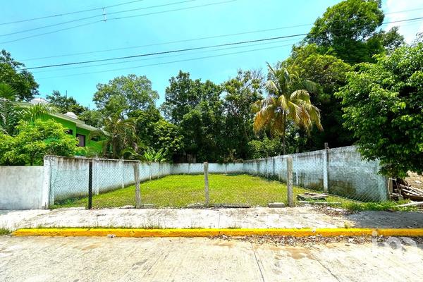 Foto de inmueble en CONSTITUCION #126, Col. Santiago de La Peña C.P. 92770, Tuxpan