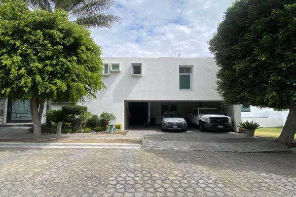 Foto de inmueble en Córcega 112. La Isla 1. Lomas de Angelopolis. San Andrés Cholula, Col. San Bernabe Temoxtitla C.P. 72860, Ocoyucan