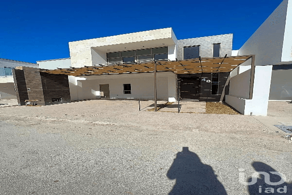 Foto de inmueble en CORRECAMINOS #127, Col. Los Viñedos C.P. 27023, Torreón