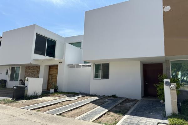 Foto de inmueble en Coto Barcelona, Col. Nueva Galicia Residencial C.P. 45645, Tlajomulco de Zúñiga