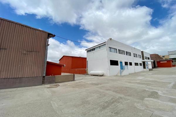 Foto de inmueble en Cuauhtemoc Sur, Col. Jardines de La Gloria C.P. 22645, Tijuana