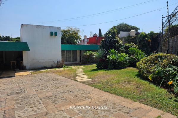 Foto de inmueble en Cuernavaca, Col. Lomas del Mirador C.P. 62350, Cuernavaca