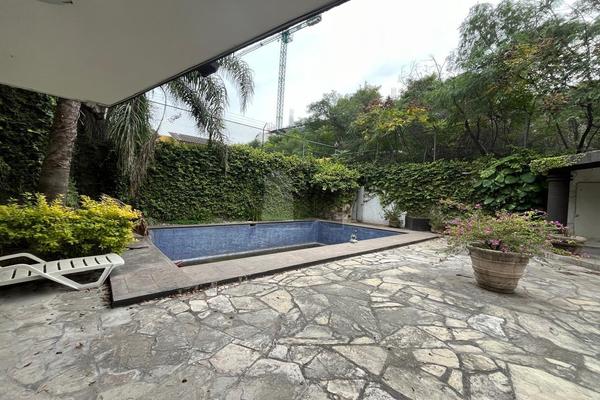 Foto de inmueble en Cumbres 2do sector #100, Col. Las Cumbres 2 Sector C.P. 64610, Monterrey
