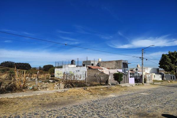 Foto de inmueble en De Los Crisantemos 2034 #2034, Col. Los Abedúles C.P. 45650, Tlajomulco de Zúñiga