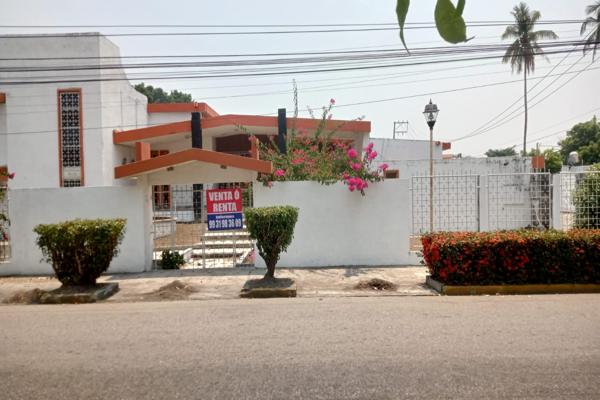 Foto de inmueble en Boulevard Adolfo López Mateos #s/n, Col. Las Rosas C.P. 86360, Comalcalco