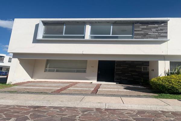 Foto de inmueble en Terranova, 76910 El Pueblito, Qro., Col. Casa Magna C.P. 76910, Corregidora Foto de inmueble en Terranova, 76910 El Pueblito, Qro., Col. Casa Magna C.P. 76910, Corregidora