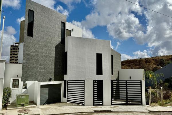 Foto de inmueble en Calle Oaxtepec, Col. Hacienda Agua Caliente C.P. 22030, Tijuana