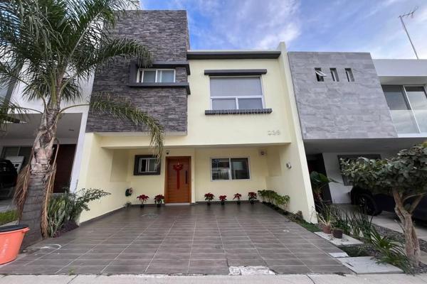 Foto de inmueble en Altavista Pte. 450, Altavista Residencial, 45133 Zapopan, Jal. #450, Col. Vitana Residencial C.P. 45133, Zapopan