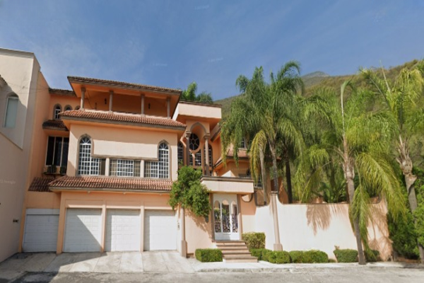 Foto de inmueble en Tesalia 2328 #2328, Col. Las Cumbres 1 Sector C.P. 64610, Monterrey