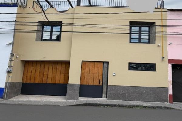 Foto de inmueble en C. Tres Cruces, Coyoacán, Ciudad de México, CDMX, Col. Villa Coyoacán C.P. 04000, Coyoacán