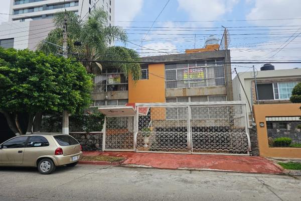 Foto de inmueble en C. La Luna 2550, Jardines del Bosque, 44520 Guadalajara, Jal. #2550, Col. Jardines del Bosque Centro C.P. 44520, Guadalajara
