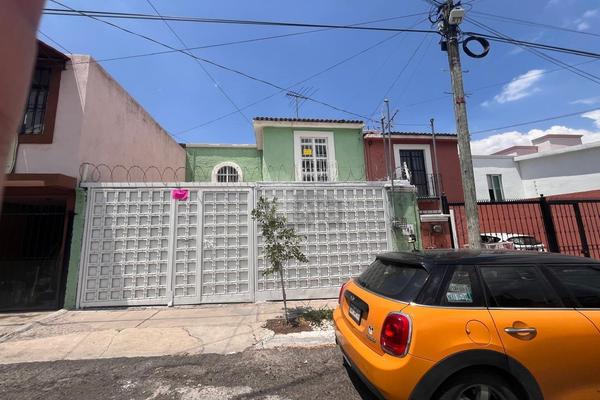 Foto de inmueble en De Cristo Rey 146, Plazas del Sol 2da Secc, 76099 Santiago de Querétaro, Qro. #146, Col. Plazas del Sol 2a Sección C.P. 76099, Querétaro