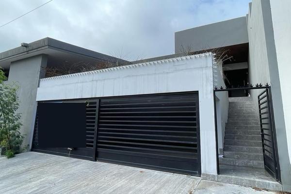 Foto de inmueble en De la Cima, Col. Las Cumbres 2 Sector C.P. 64610, Monterrey