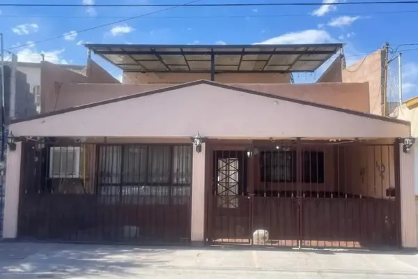 Foto de inmueble en  , Col. Del Bosque C.P. 35048, Gómez Palacio