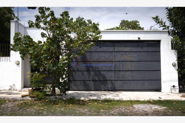 Foto de inmueble en Del roble #214, Col. Arboledas C.P. 28077, Colima