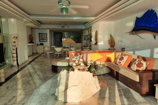 Foto de inmueble en DEPARTAMENTO EN VENTA EN ACAPULCOSOBRE LA COSTERAMUY BIEN UBICADOCERCA DE LAS BRISAS, Col. Costa Azul C.P. 39850, Acapulco de Juárez