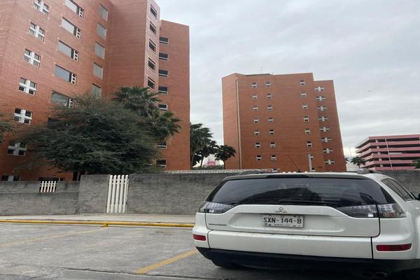 Foto de inmueble en Dr Juan de Dios Treviño, Col. Residencial San Jerónimo II C.P. 64635, Monterrey
