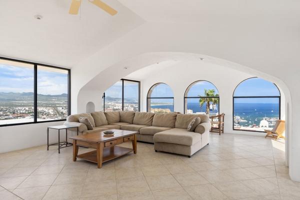 Foto de inmueble en Pedregal, Cabo San Lucas, B.C.S. #275, Col. El Medano C.P. 23453, Los Cabos
