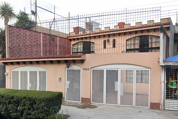 Foto de inmueble en Canal de Miramontes 1984, Educación, Coyoacán, 04400 Ciudad de México, CDMX #1984, Col. Educación C.P. 04400, Coyoacán