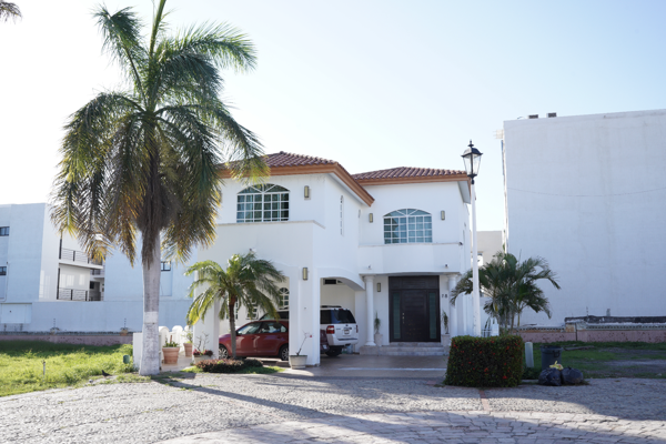Foto de inmueble en Club Real Marina Mazatlán, Col. Club Real C.P. 82113, Mazatlán