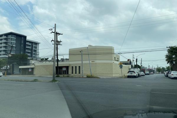 Foto de inmueble en Av. Simón Bolívar, Mitras Centro, Monterrey, N.L. #303, Col. Chepevera C.P. 64030, Monterrey