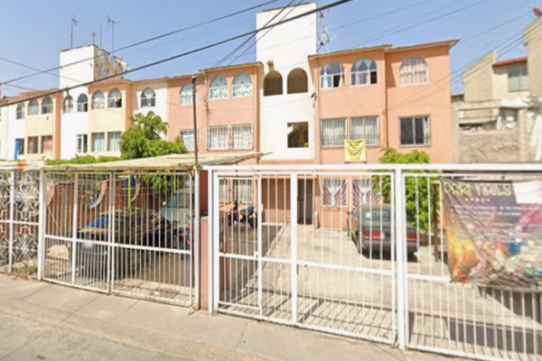 Foto de inmueble en caminante y cuarta avenida  #7, Col. Rey Nezahualcóyotl C.P. 57809, Nezahualcóyotl