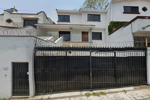 Foto de inmueble en Calle Atzingo, Col. Lomas de Atzingo C.P. 62180, Cuernavaca