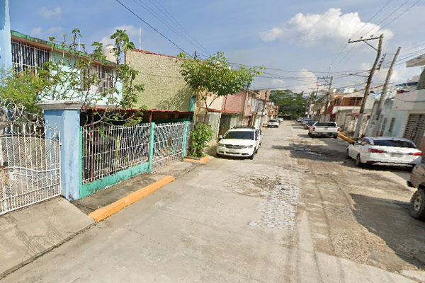 Foto de inmueble en Flor de Verónica 113 #113, Col. Gaviotas Norte C.P. 86068, Centro