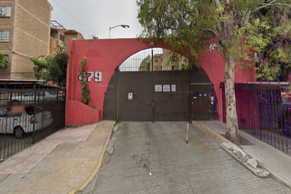 Foto de inmueble en 19 de Septiembre, Leyes de Reforma 3ra Secc, 09319 Ciudad de México, CDMX, Col. Cuchilla del Moral C.P. 09319, Iztapalapa