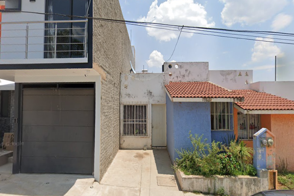 Foto de inmueble en Av. los Olivos 75, 47184 Fraccionamiento Tierra Roja, Jal. #75, Col. Valle de las Arboledas C.P. 47184, Arandas