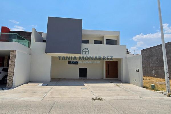 Foto de inmueble en , Col. El Lago C.P. 34193, Durango