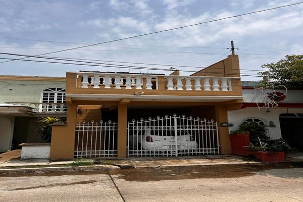 Foto de inmueble en  , Col. El Tesoro C.P. 96536, Coatzacoalcos