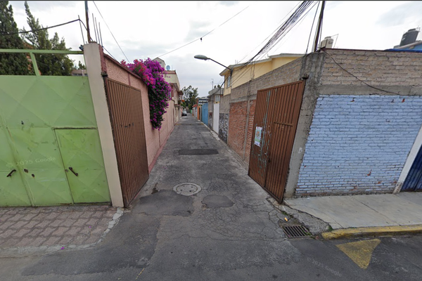 Foto de inmueble en  , Col. El Triunfo C.P. 09430, Iztapalapa