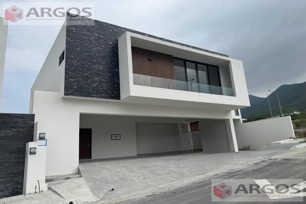 Foto de inmueble en  , Col. El Uro C.P. 64986, Monterrey