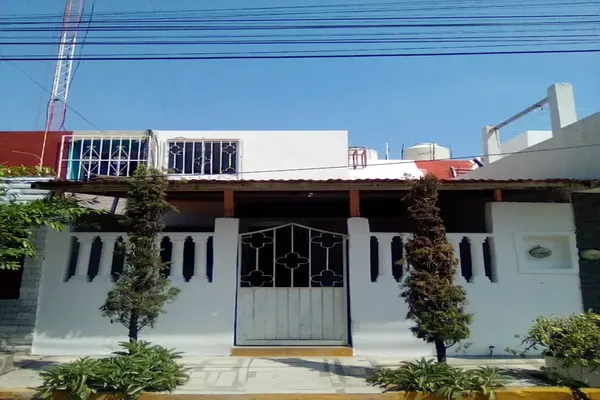Foto de inmueble en Emilio Zola #111, Col. Chivería INFONAVIT C.P. 91714, Veracruz