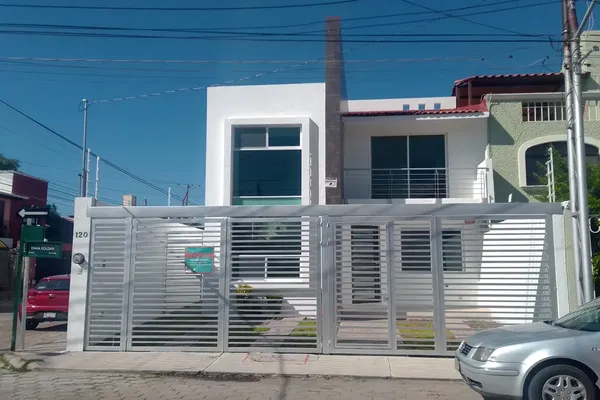 Foto de inmueble en Emma Roldan #120, Col. La Joya C.P. 76180, Querétaro